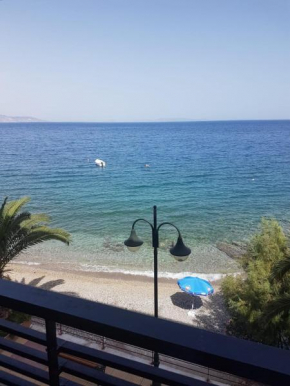 Agioi Theodoroi beach
